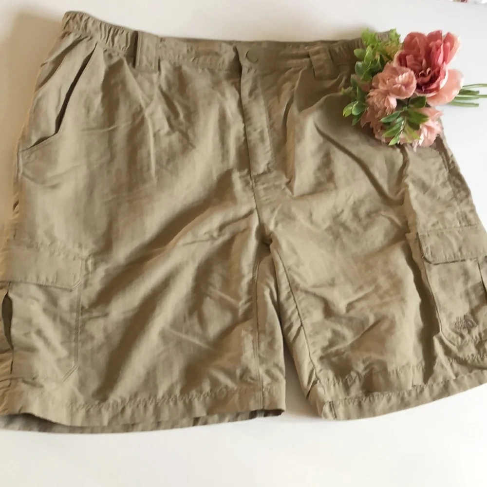 NORTH FACE CARGO SHORTS XXL NYLON NORTH FACE XXL TAN CARGO SHORtS